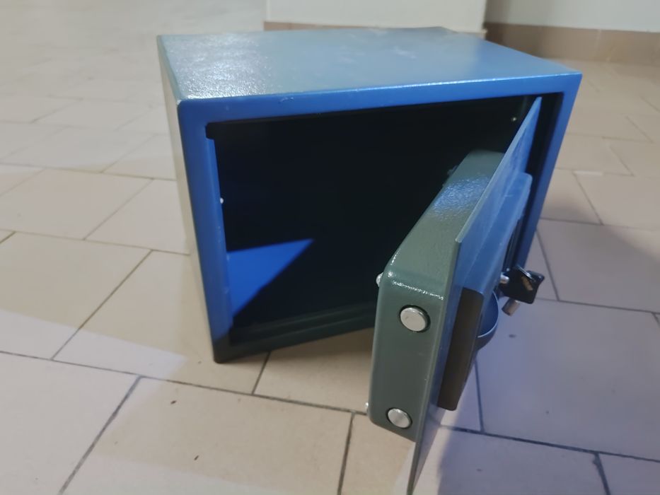 Cofre como novo cinzento