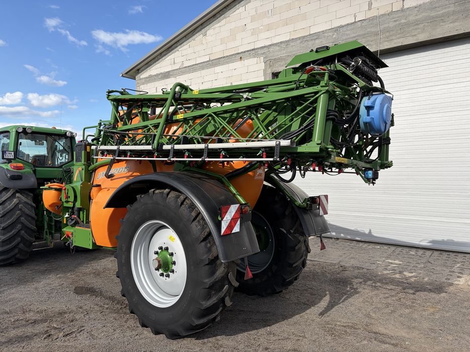 Opryskiwacz Amazone UX5200