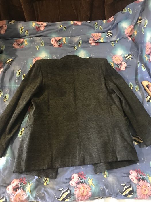 Продам пиджак новый,очень красиво смотрится и качественый