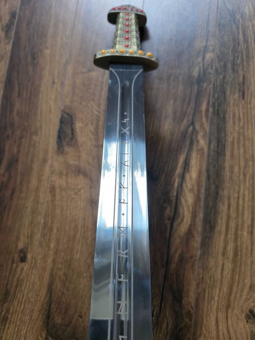 Miecz Wikingów Ragnara Lothbroka