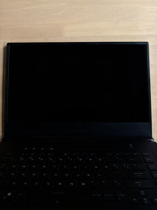 ASUS ROG Zephyrus G15 GA502IV – Ryzen 7 / RTX 2060 / 16 GB RAM / 512 GB SSD / 240 Hz