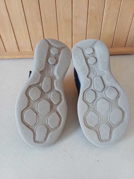 Продам дитячі кросівки Skechers