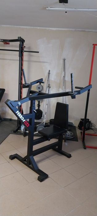 Maszyna do treningu barków Ferros