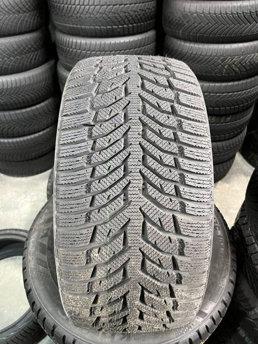 Пара нової зимової гуми 235/35/19