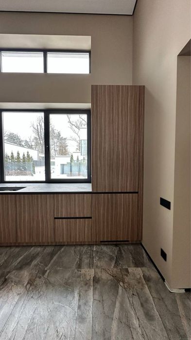 Продаж будинку з ремонтом в закритому КМ в Лісниках, 8 соток, газ