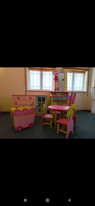 Conjunto de mobília de quarto de criança.