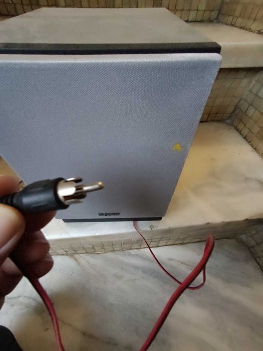 Colunas Sony cinzentas