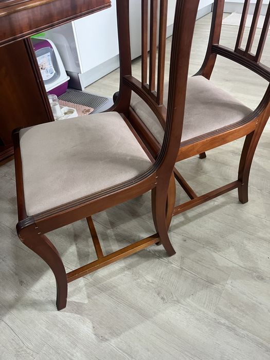 Cadeiras em cerejeira