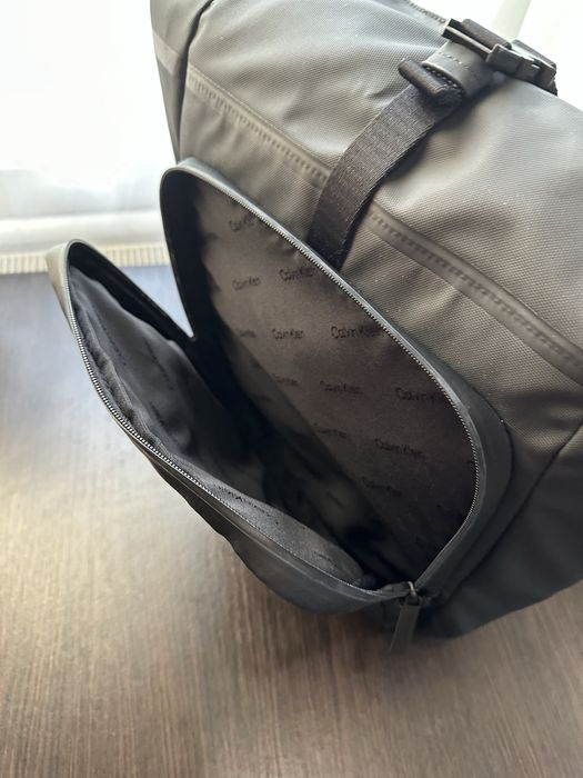 Чоловічий міський рюкзак Calvin Klein Jeans Rubberised Roll-Top Backpack Black (Артикул: ZM0ZM03056) Оригінал