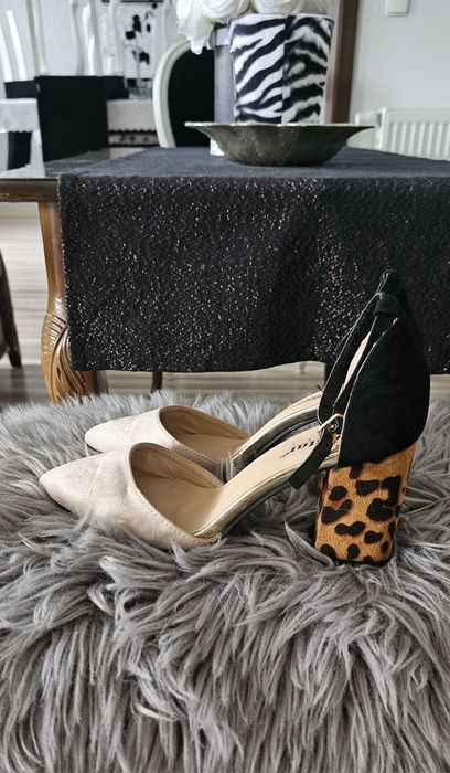 Buty na wygodnym obcasie w panterkę