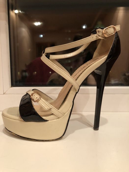 Продам босоножки Stella Marco