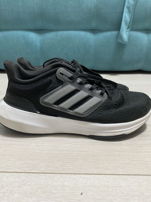 Кросівки adidas легенькі