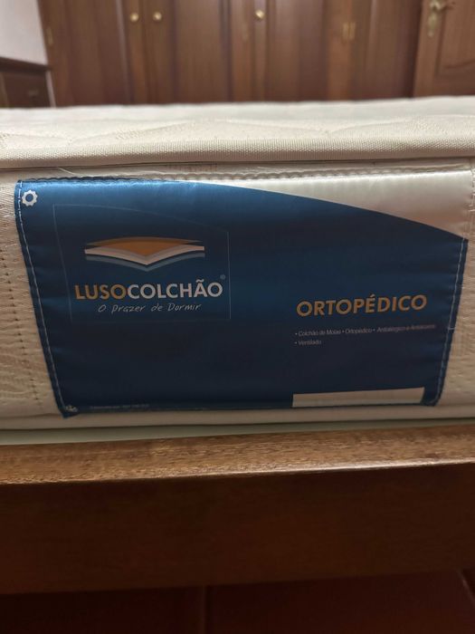 Cama, Colchão e Secretária