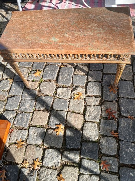 Mesa de centro antiga com pedra mármore  mede 75 x 42 x44