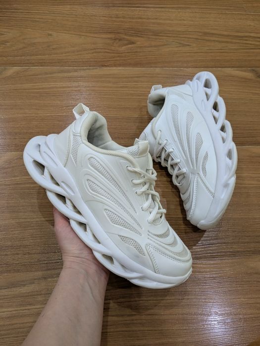 Кросівки спортивні білі жіночі 37 р кроси дуже красиві