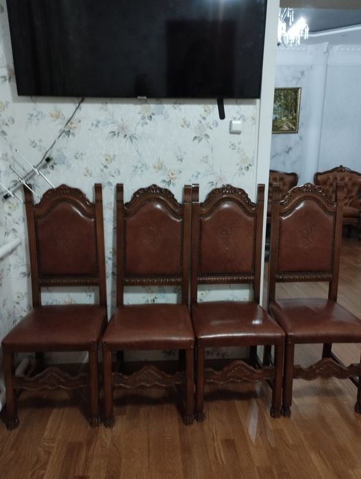 Продам стільці шкіряні