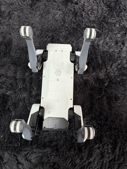 Робот собака даёт лапу бегает пртседает отжимается сПультом управления