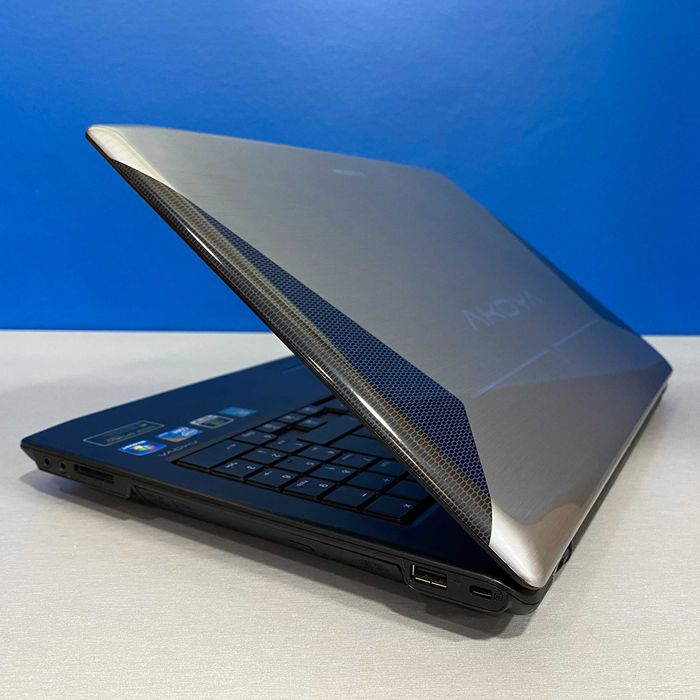 Medion Akoya P6630 - 15.6" (Intel Core i3-390M/4GB/256GB SSD)64297610585475124