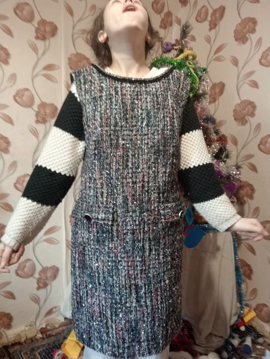 Платье теплое, очень красиво смотрится