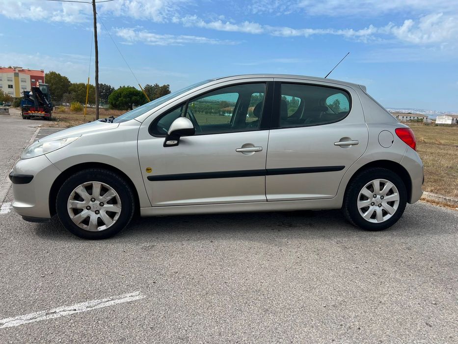Peugeot 207 Hatchback 1.4 16V, a gasolina, de novembro de 2008, com 124.000 km
