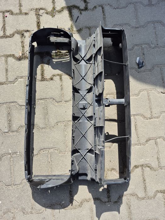 Wlot powietrza osłona chłodnicy BMW 7 f01 f02 f03