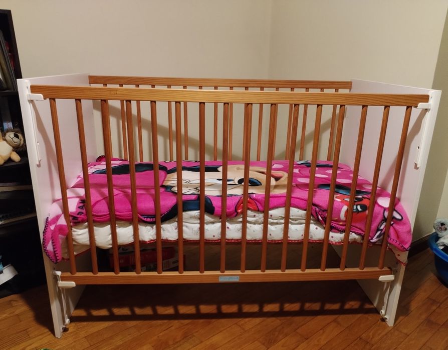 Cama berçário bébé  lacado branco com colchão novo