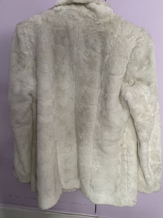 Casaco em pêlo artificial branco /creme