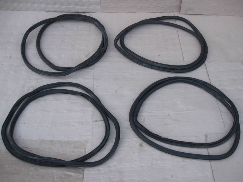 Уплотнитель боковой сдвижной двери на VITO-VIANO W639