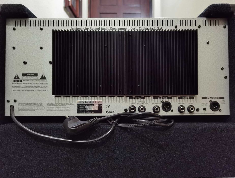 Roland DB-700 Bass Combo 250W 1x15'' + Oferta da Roadcase