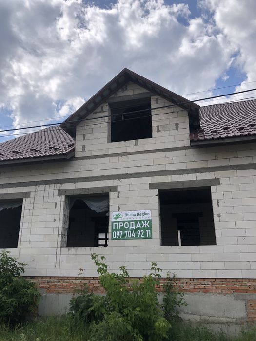 Стоянка продам будинок для великої родини на два входи