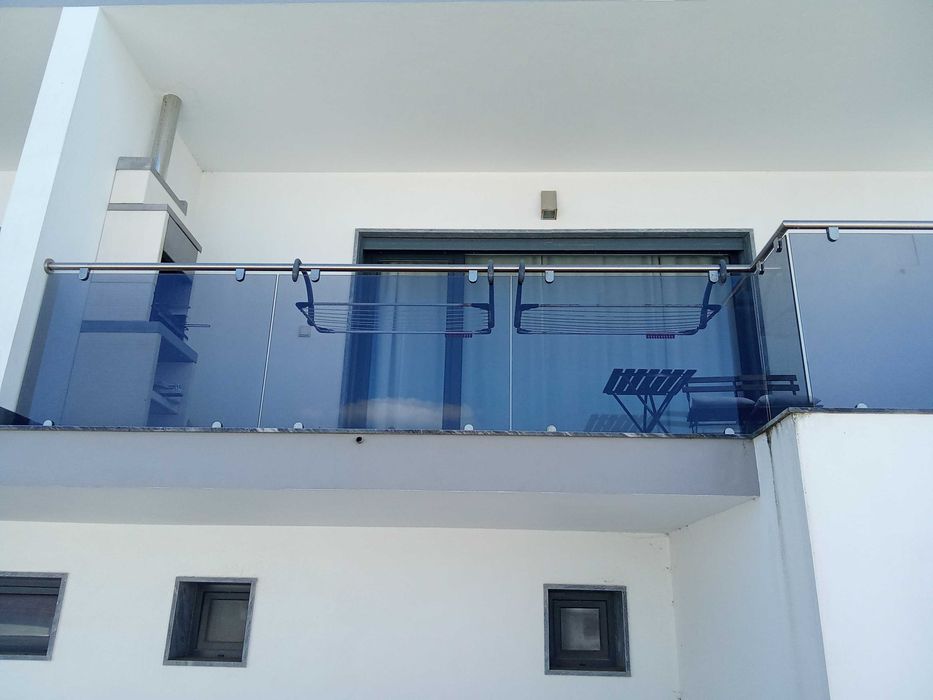 T2 com garagem - Capuchos, Caparica