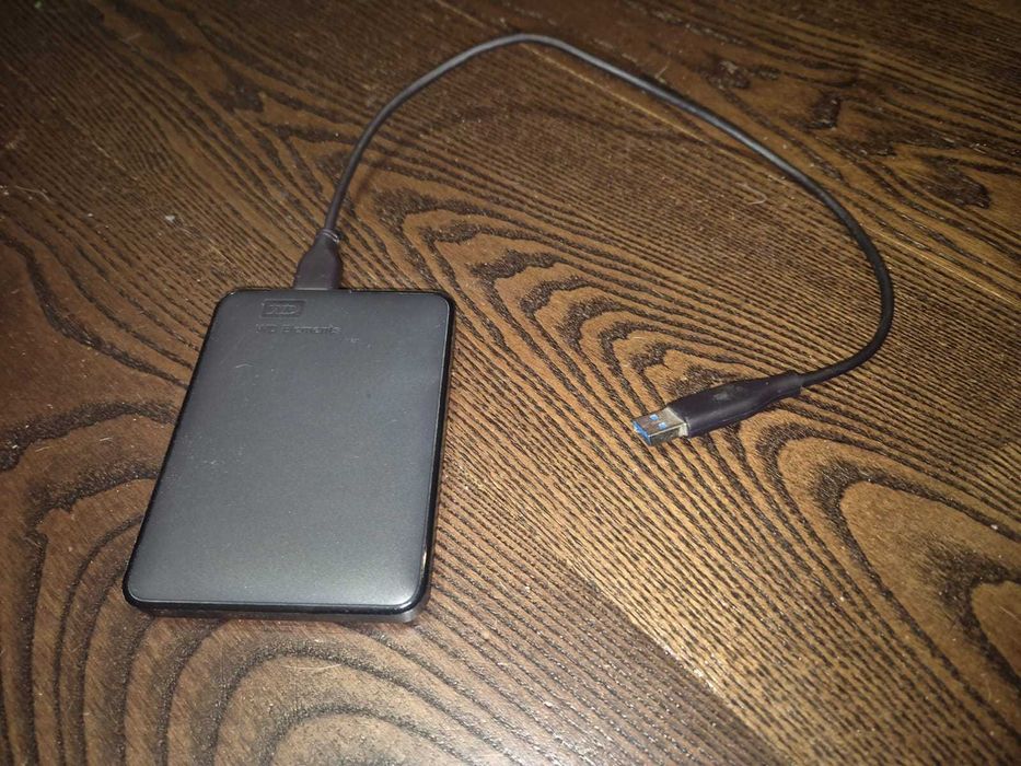 SONY Playstation 4 Slim 500Gb + 2 джойстики + зарядна станція + 5 ігор