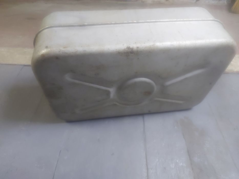 Продам канистру.А также остатки дизеля 100 литров .