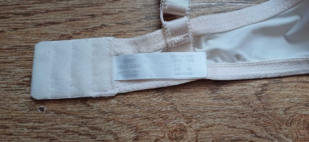 Kremowy biustonosz Secret Possessions w r. 85 E