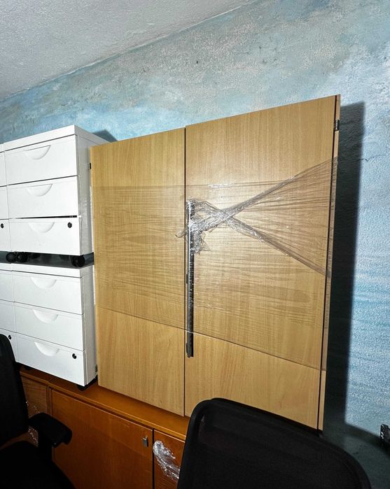 Armários castanhos de arrumação - Meia Altura