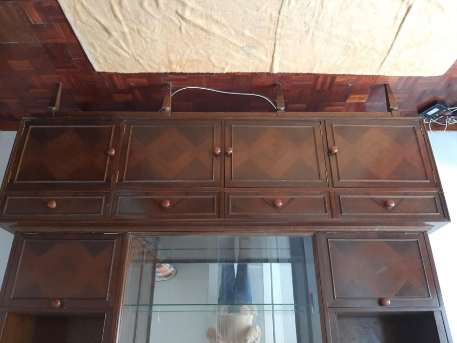 Móvel Cristaleira em madeira maciça artigo colecção