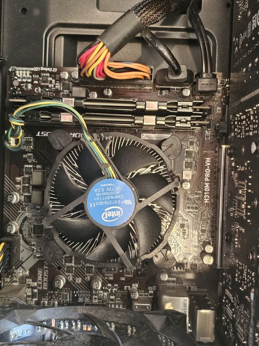 I5 8400 / 16GB RAM / 512 GB SSD /GTX 1070 OC