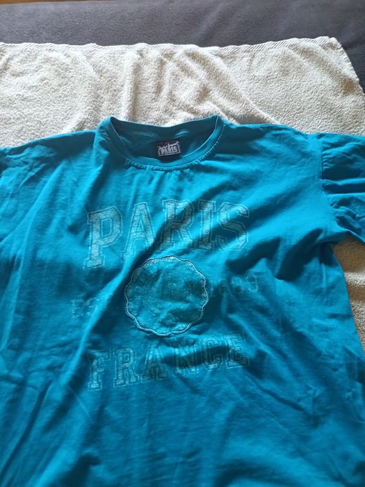 t shirt de homem azul turquesa com estampagem  relevo alusivo a Paris France
