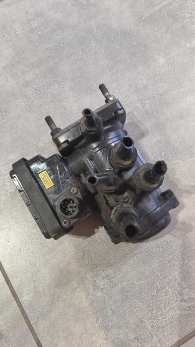 Zawór EBS / EUROPA /  modulator hamulcowy naczepowy MAN TGX