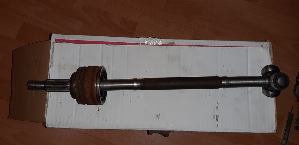 Левый привод б/у (полуось) Тойота Авенсис Т25-2006.