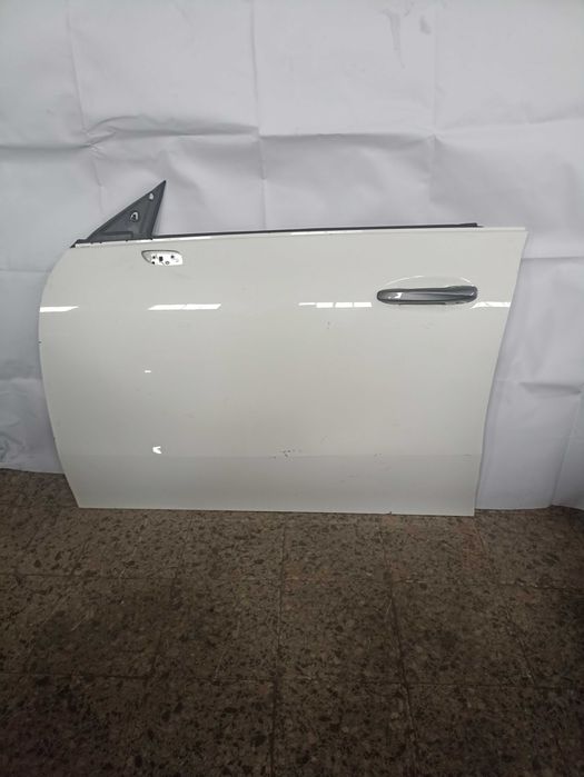 (W118) Porta frente esquerda de mercedes serie A  2019