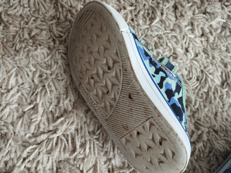 Trampki materiałowe na rzepy