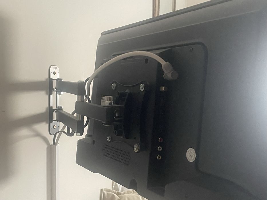 Smart TV TDsystems 24”, usada