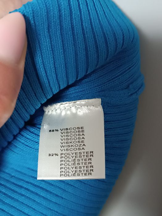 Bezrękawnik dzianinowym z golfem