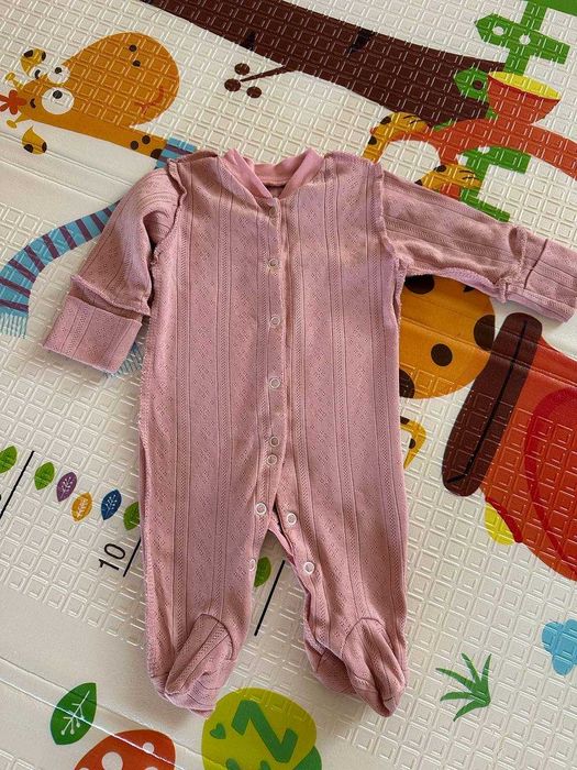 Костюмчик на виписку,  человечки-размер 56см, плюс подарок(новий)