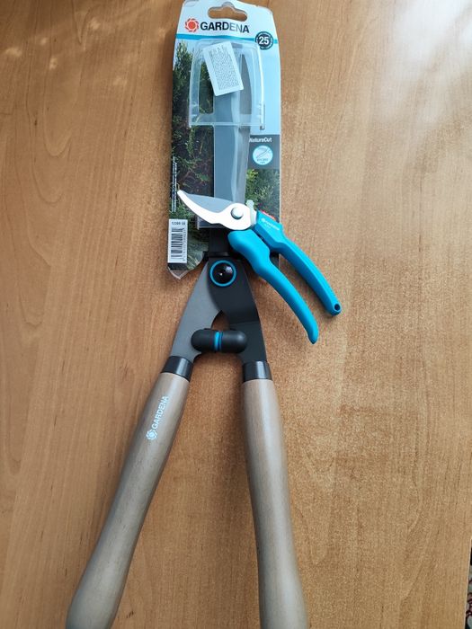 Ножиці для живоплоту GARDENA NatureCut + секатор Gardena Classic: 1 665 ...