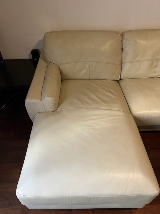 Sofá em Pele Branca com Chaise Longue