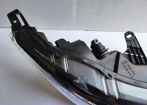 Lampa Nissan Qashqai 2017 do 21 lift J11 Koito Reflektor