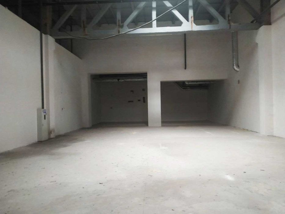 Складське приміщення з рампою