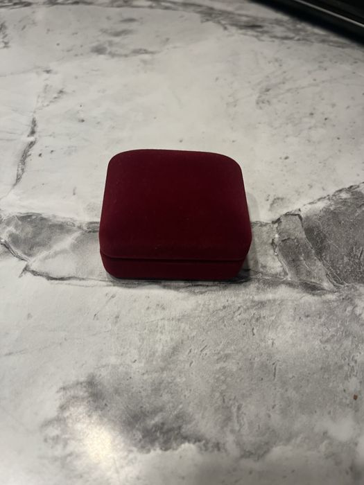 Pudelko na obraczki pierscionek bordowe czerwone welur